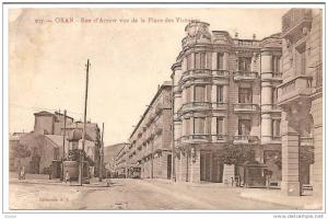 Algérie Oran . Rue d'Arzew vue de la Place des Victoires