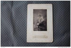 ENFANT DEGUISE EN .... PHOTOGRAPHIE  PAUL CRAVEYA  20 RUE ARZEW  SUCC BEL ABBES A ORAN