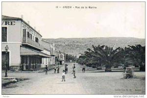 AFRIQUE. ALGERIE. ARZEW. Vue sur Le Café, Hôtel de La Niévre, Rue de La Marine.
