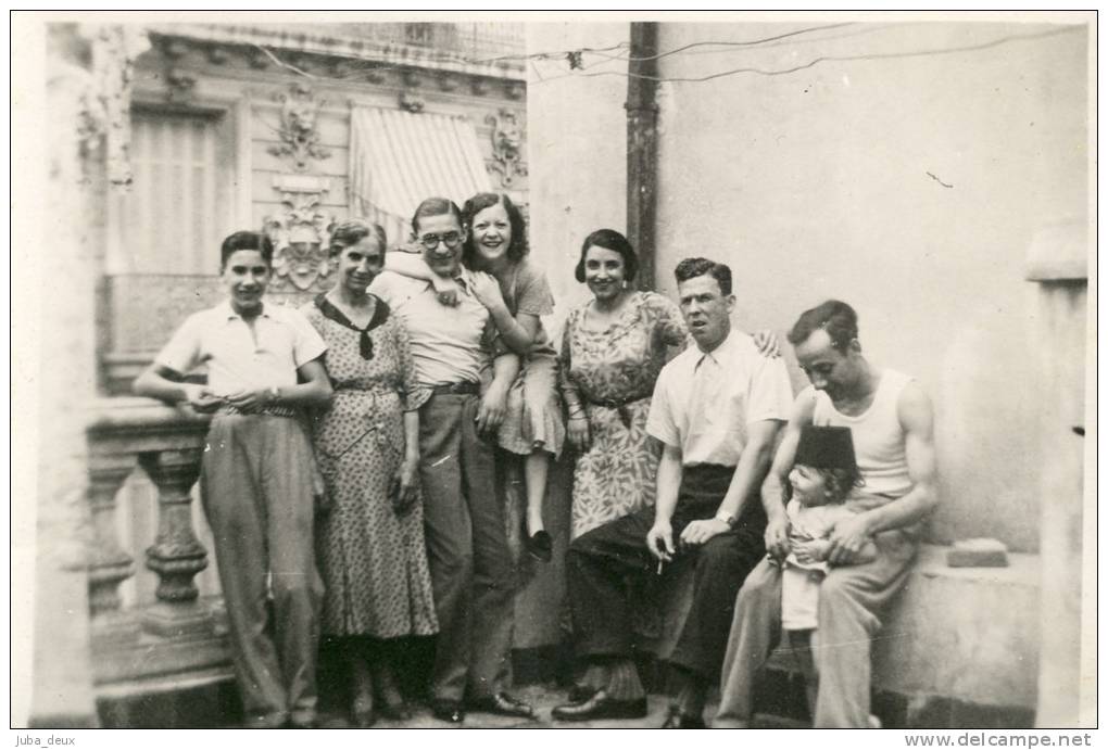 ORAN , Algérie , Rue d´Arzew .  Heureux temps , en famille .
