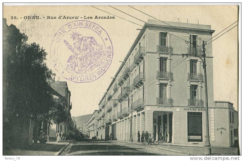 ORAN  -  RUE D' ARZEW  -  LES ARCADES