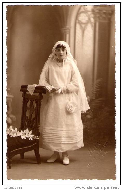 CPA Photo Jeune fille  en communiante  photo Max  21 rue d'Arzew ORAN   Y5/6049