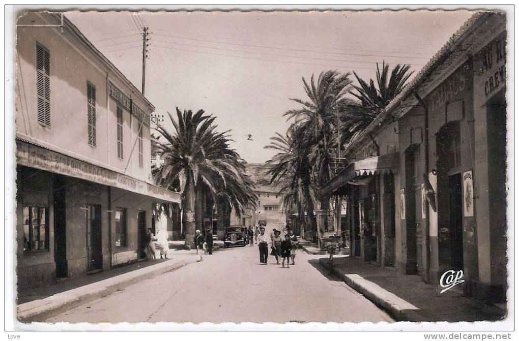 ALGERIE, ARZEW/ BELLE VUE ANIMEE DANS LA RUE PRINCIPALE