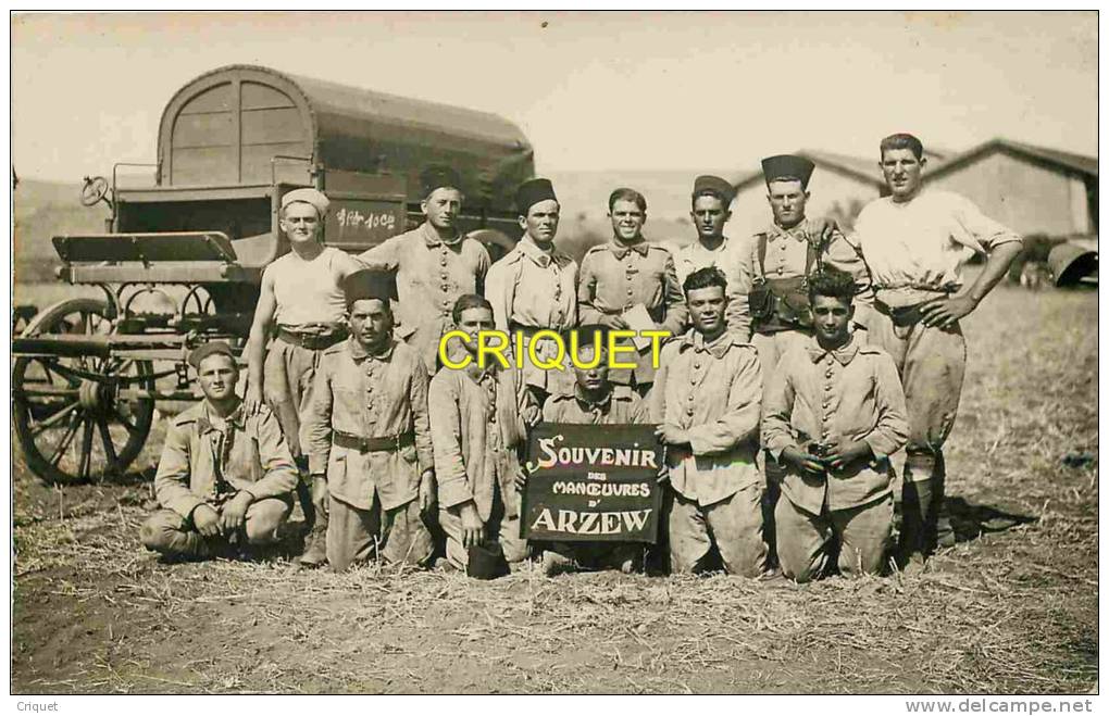 Militaria, carte photo de soldats en manoeuvres,  3ème Peloton, 10ème Compagnie, Arzew, Algérie