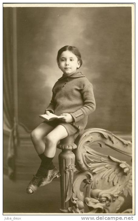 Garçonnet Photographie Mondiale , rue d´Arzew à Oran .    SUPERBE CARTE - PHOTO .