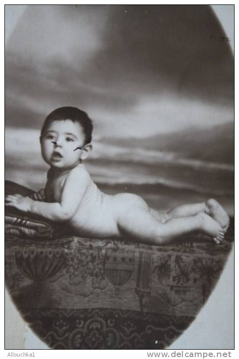 Photographie/carte postalebébé Nu  Oran Ex colonie française-photographe Henri Rio Salado rue d'Arzew à Oran