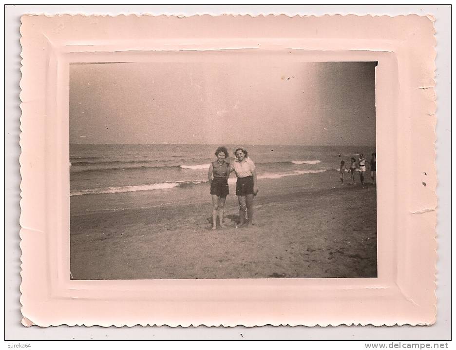 ARZEW - Plage - Photographie datée Juillet 1952 - format 8 x 10,7 cm -