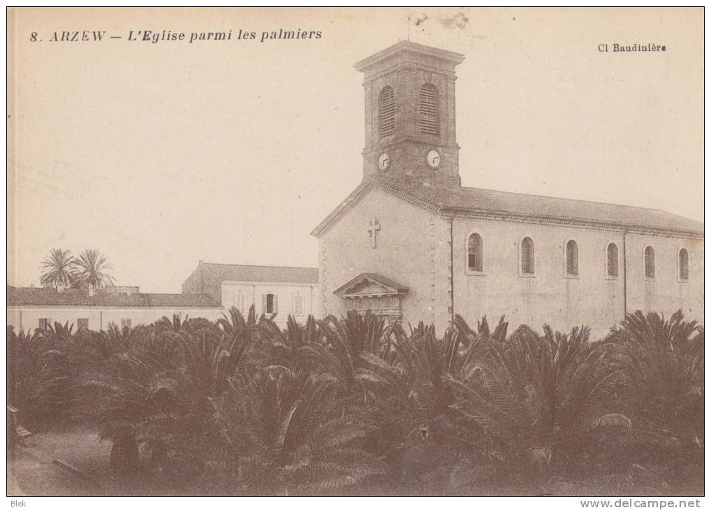 algérie  arzew . l ' église marmi les palmiers .