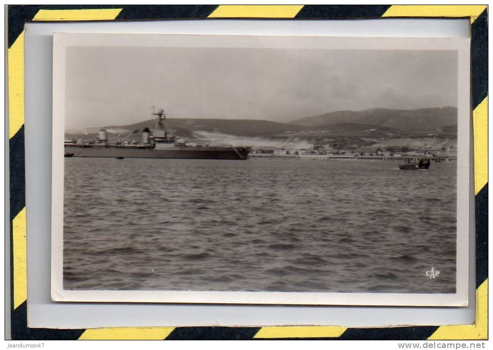VERITABLE CARTE-PHOTO. - . ARZEW - VUE GENERALE PRISE DE LA DIGUE . NON CIRCULEE - EXCELLENT ETAT