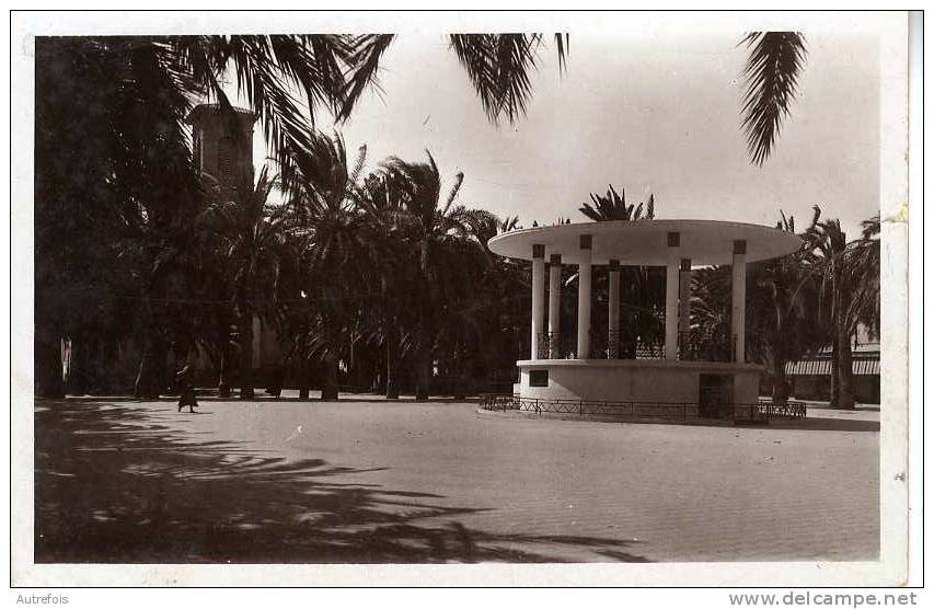 ALGERIE  ARZEW  LA PLACE ET LE KIOSQUE