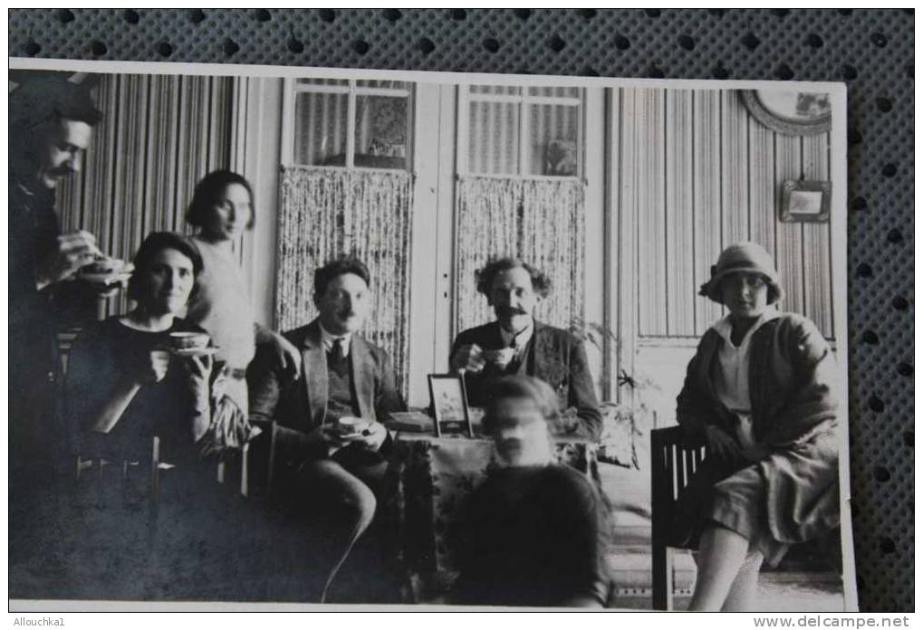 CPA >PHOTOGRAPHIE EN 1925  UNE FAMILLE  RUE D'ARZEW à ORAN  > Algérie en  Ex Colonie Française