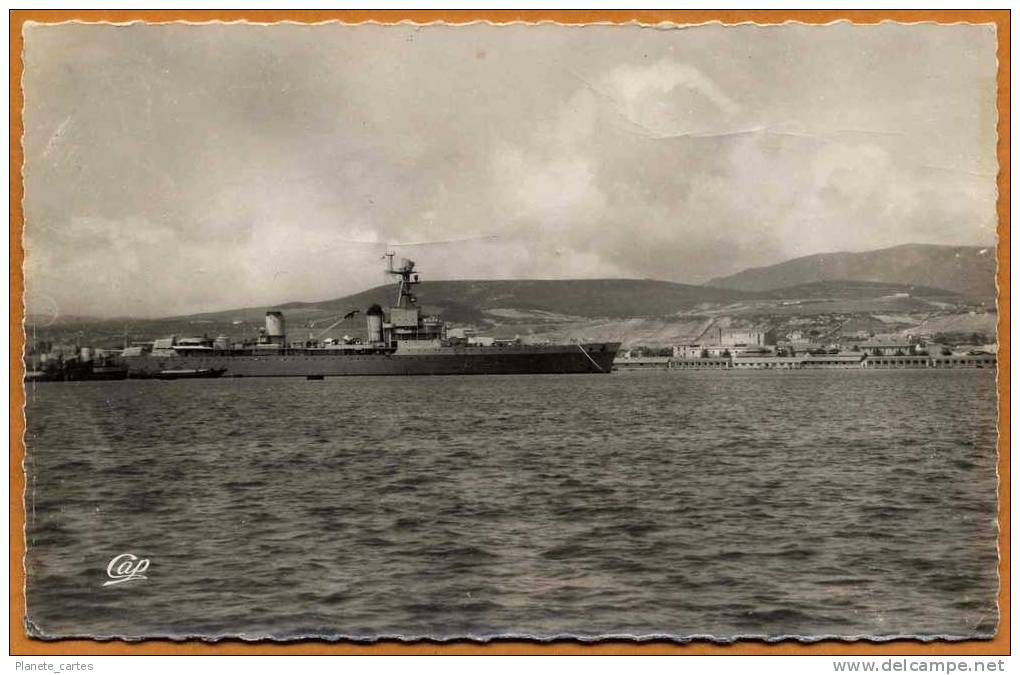 Algérie / ARZEW - Le Navire-Ecole et vue générale (années 50)