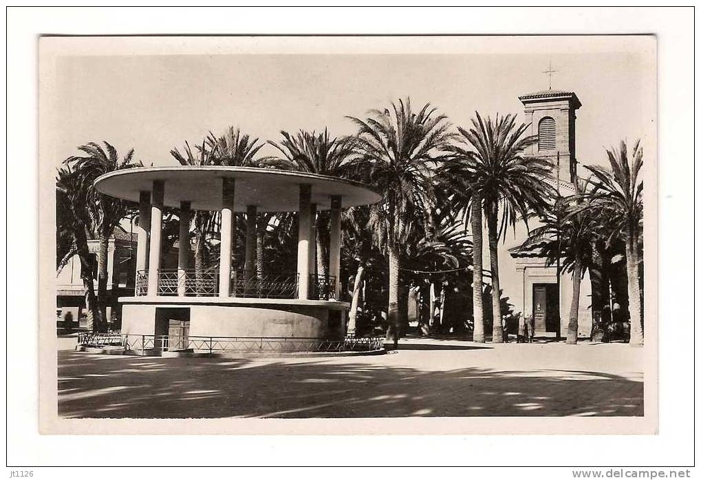 Algérie  -  Arzew  -  La Place et l´ Eglise