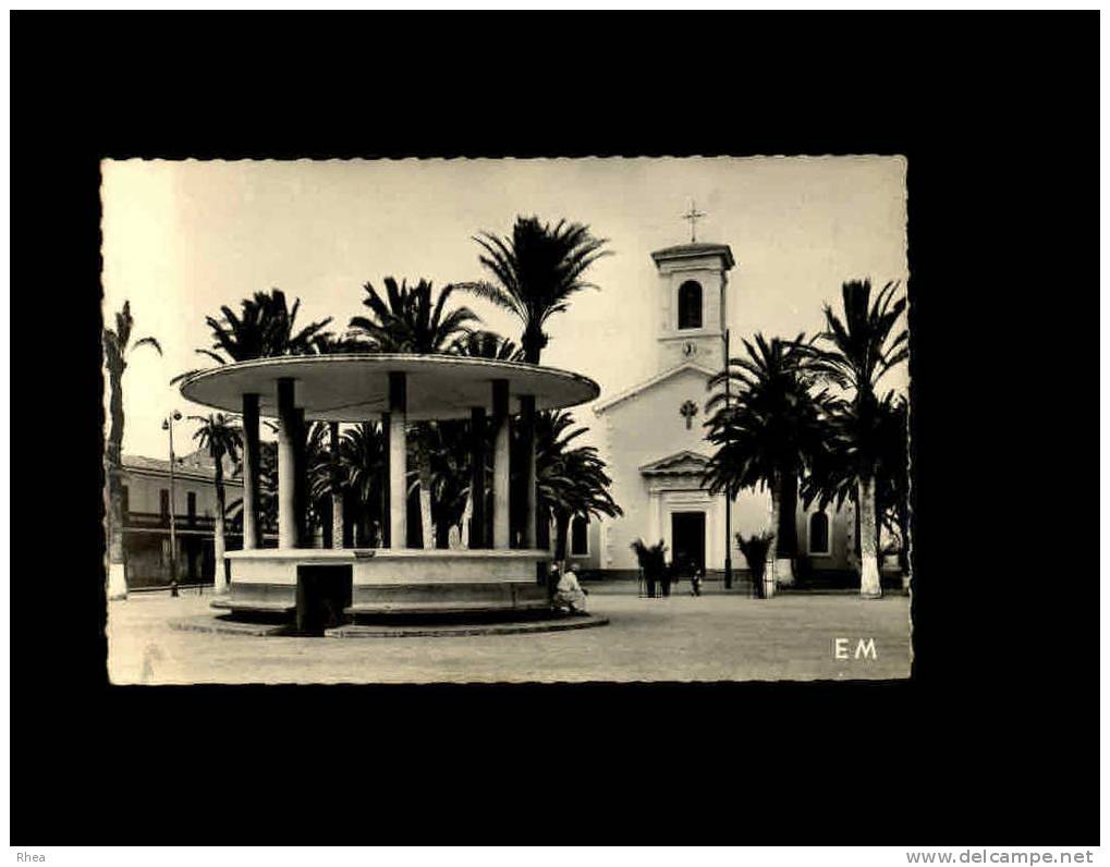 ARZEW - La place et l'Eglise - kiosque