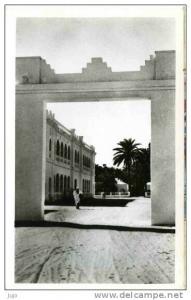 ALGERIE - cpsm - EL GOLEA - Arrivée à l'Hôtel S.A.T.T. (Ancien Cercle des Officiers)