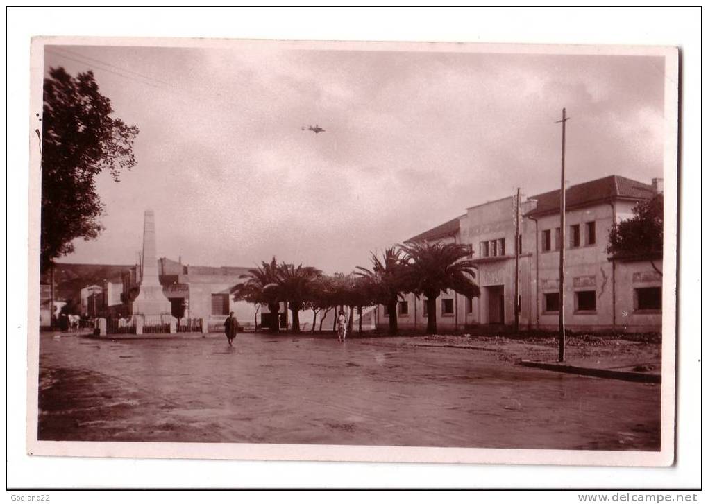 5  -  ARZEW  -  Ecole  maternelle et le Monument