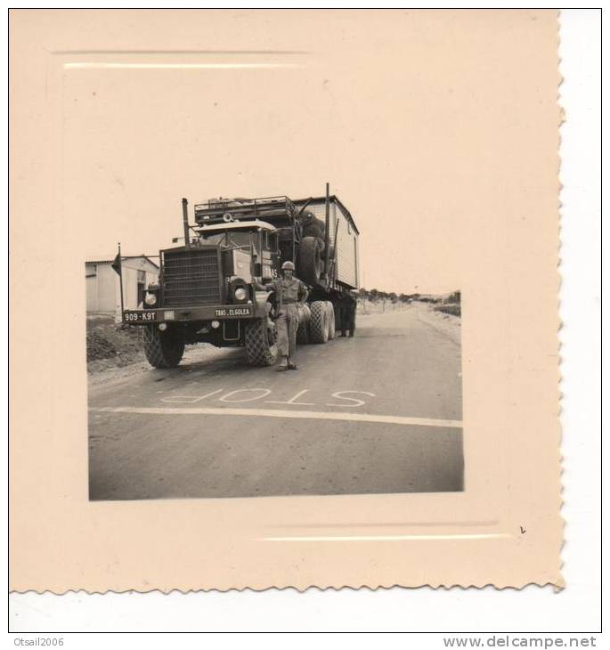 Militaria- Transports - Génie - Algérie - El Goléa - ( El Ménia ou El Ménéa )  - Camion Militaire transports baraquement