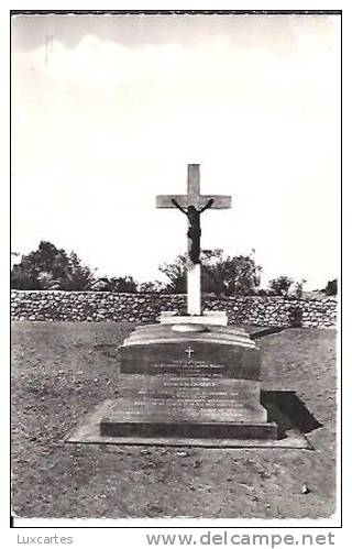 3. EL GOLEA. TOMBEAU DU R.P. CH. DE FOUCAULD.