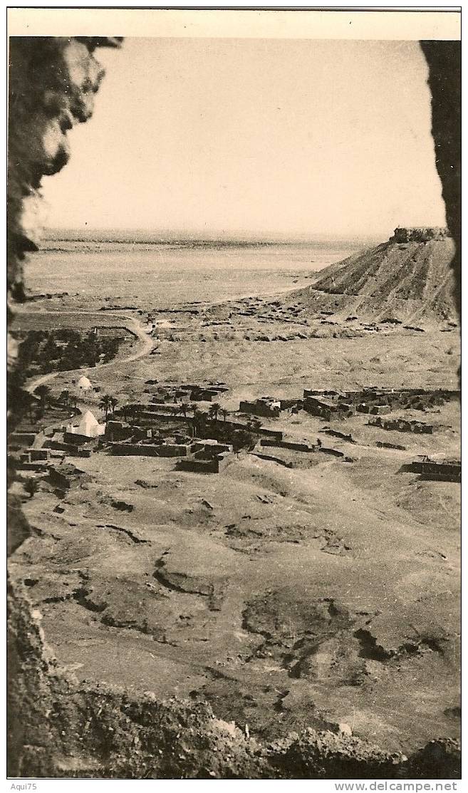 EL GOLEA      Près du Ksar.Village ancien(Zénètes)     timbresdéchirés