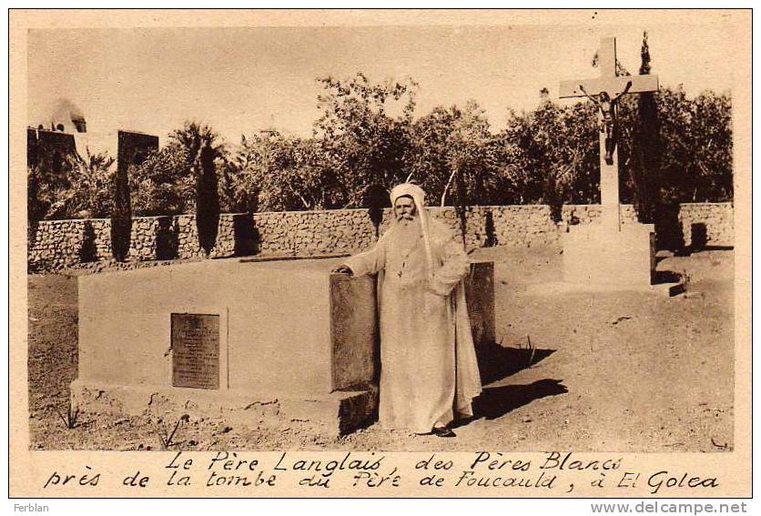 AFRIQUE. ALGERIE. EL GOLEA. Vue sur Le Père LANGAIS, des Pères Blancs près de La Tombe du Père De FAUCAULT.