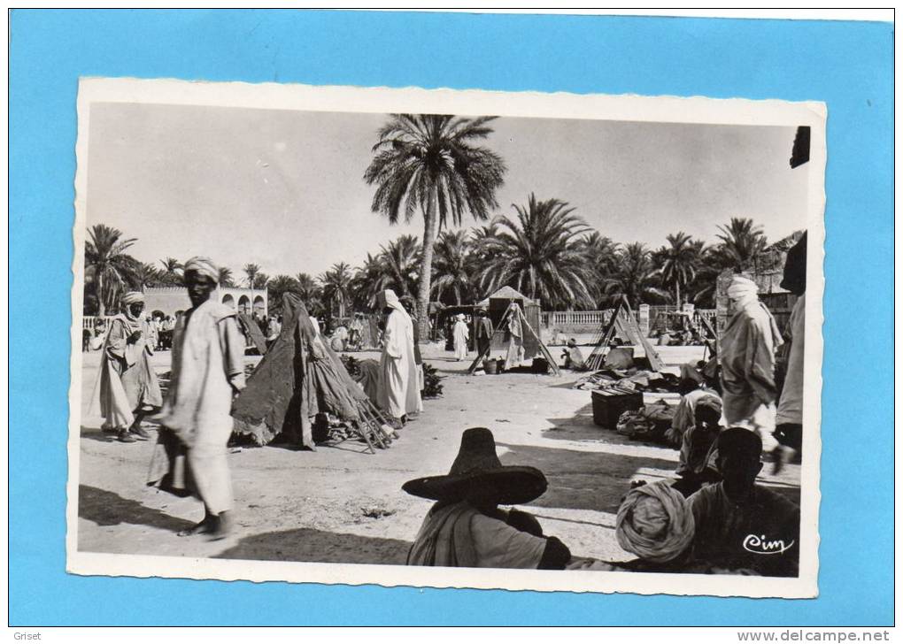TOUGGOURT-La place animée -a voyagé en 1954-édition combier