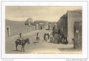 Busy Street / Une Entree de la Zaouia,Touggourt,Algeria 1900-10s