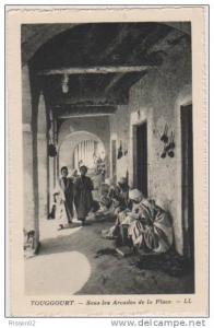 1 CP JAMAIS CIRCULEE TOUGGOURT SOUS LES ARCADES DE LA PLACE