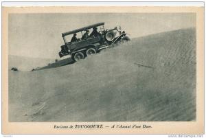 AUTOMOBILE - COURSES - AFRIQUE DU NORD - Environs de TOUGGOURT - A l'Assaut d'une dune
