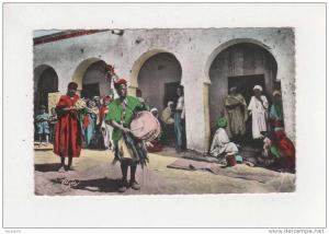 Afrique Tunisie Touggourt N° 905 danseur nègre instruments personnages belle carte dentelée écrite de Ghardimaou en 1956