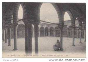 El-Kantara    Mosquée du barbier    vue d'ensemble des galeries            scan 3037