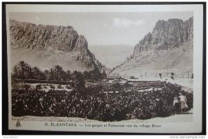 CPA ALGERIE EL KANTARA LES GORGES ET PALMERAIE VUE DU VILLAGE BLANC ANIMEE