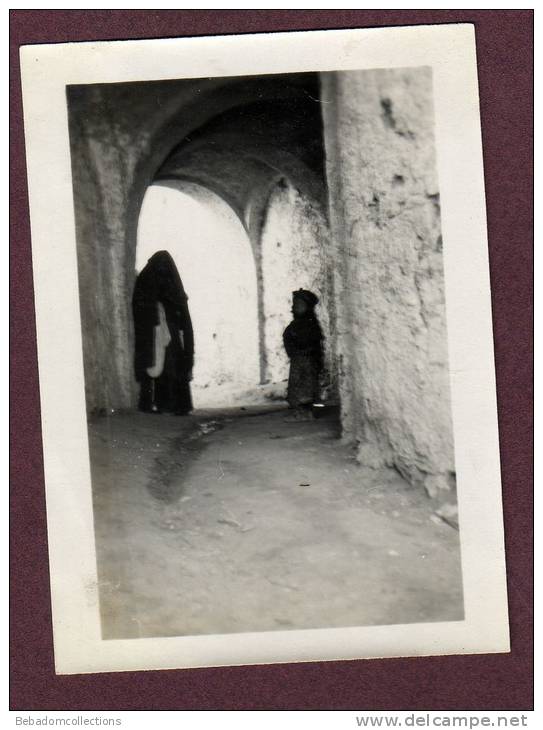 Belle photo ALGERIE 1932 - TOUGGOURT - ARCADES - FEMME VOILÉE