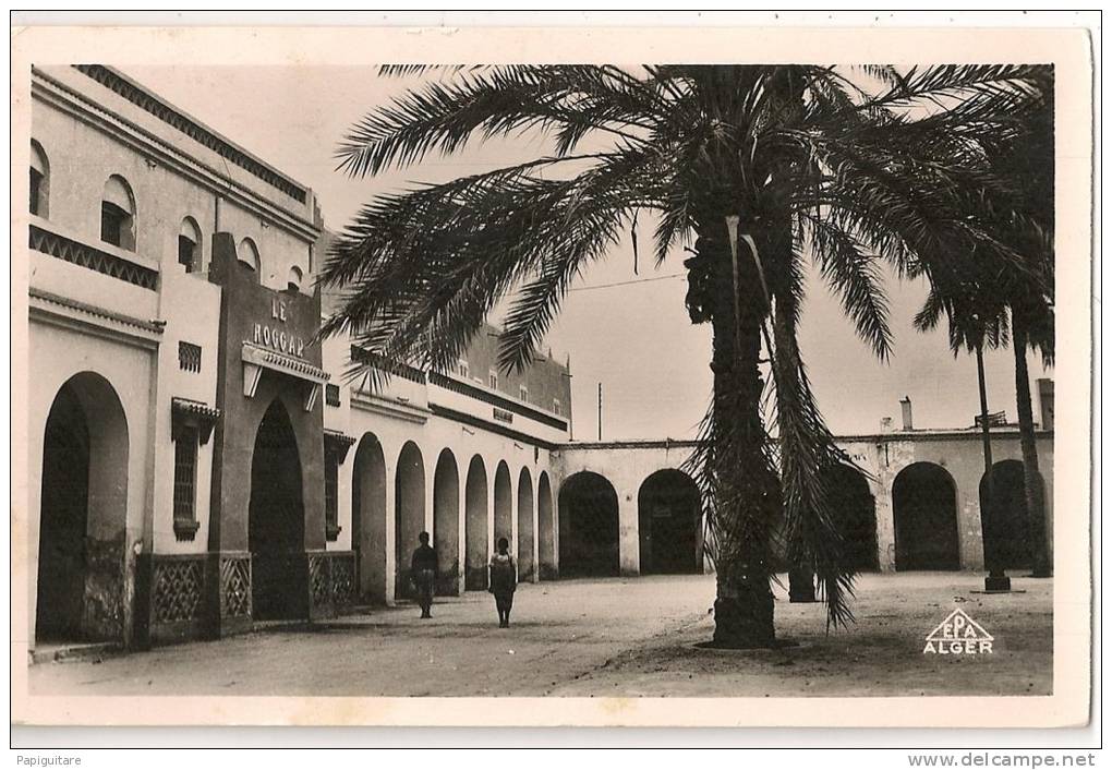 cpsm bon etat   touggourt ,  hotel du hoggar , animation , timbres oblitérés , courrier voir verso , carte tres rare