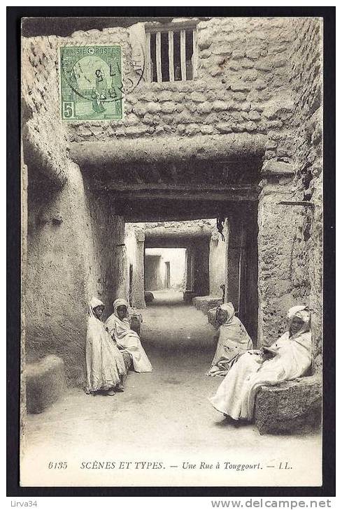 CPA  ANCIENNE- TUNISIE- TOUGGOURT  SCENE ET TYPE DANS UNE RUE- TRES GROS PLAN