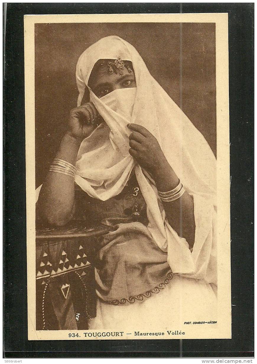 CARTE POSTALE PHOTO ORIGINALE DE TOUGGOURT  JEUNE FEMME SEXY PIN UP MAURESQUE VOILEE ; ALGERIE