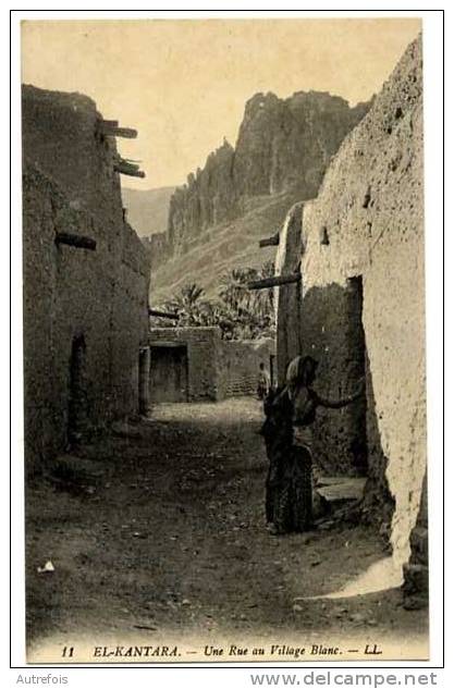 ALGERIE  EL KANTARA UNE RUE AU VILLAGE BLANC
