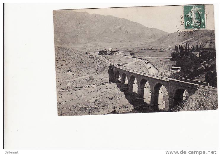 la gare d'El Kantara - caravane de chameaux