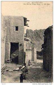 ALGERIE  EL-KANTARA  Une rue du Village rouge  ...... ( Ref FA969 )
