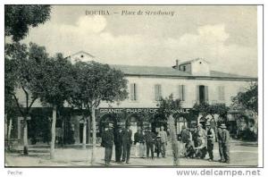 N°27152 -cpa Bouira -place de Strasbourg- pharmacie-