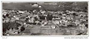 BOUIRA - VUE AERIENNE DE LA VILLE (CPSM PANORAMIQUE FORMAT LARGE 21,7cm X 8,7 cm)