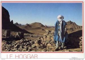 Algérie - Le Hoggar - Targui sur le Plateau de l'Assekrem