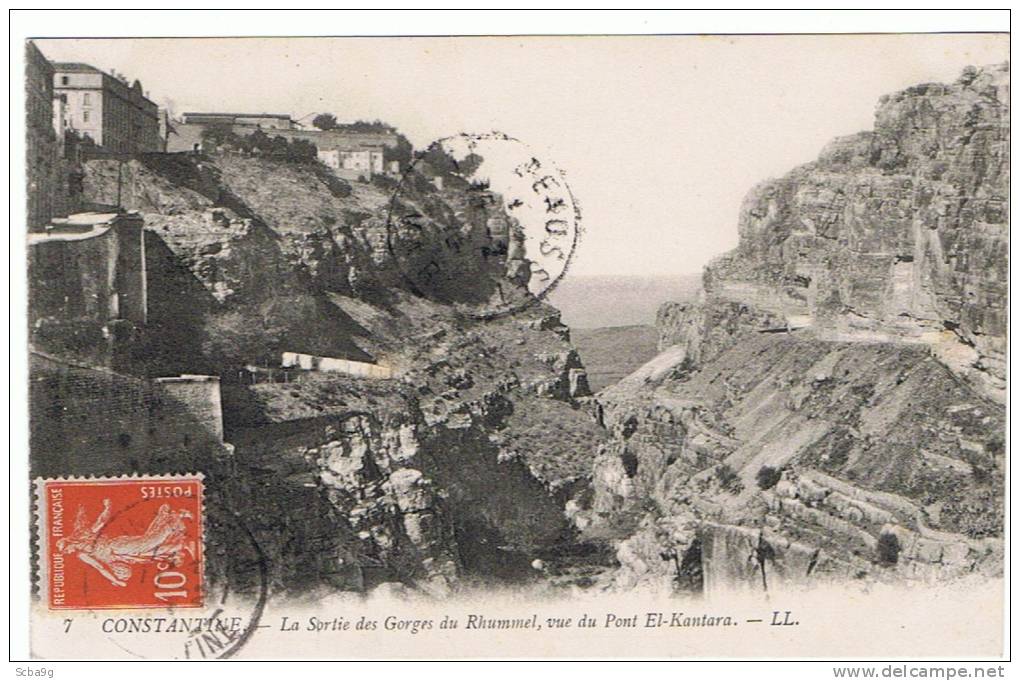 CONSTANTINE   SORTIE DES GORGES DU RHUMMEL VUE DU PONT D'EL KANTARA