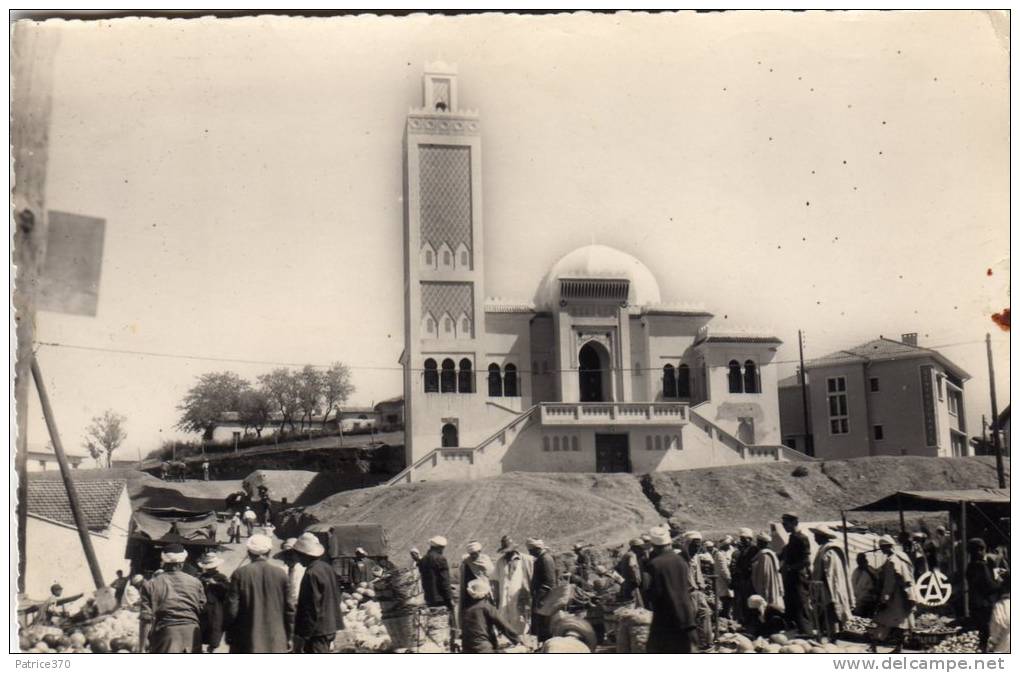 ALGERIE BOUIRA - La Mosquée Jour de marché Camion