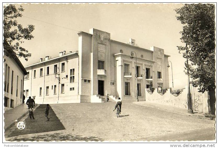 Bouira - La Mairie et la Salle des Fêtes