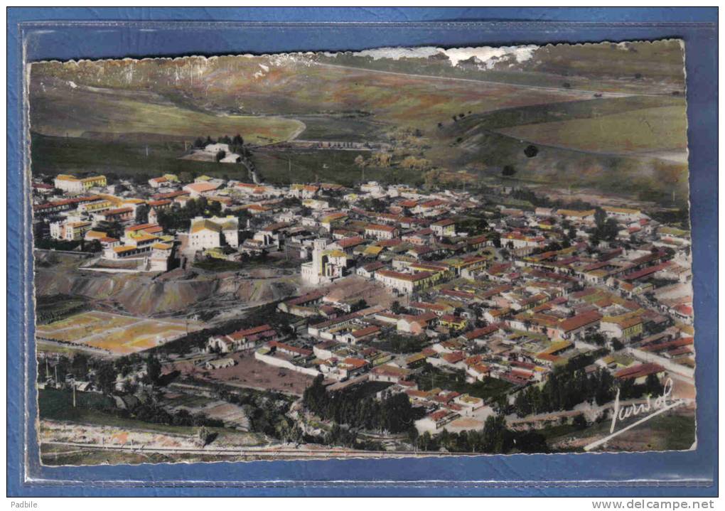 Carte Postale Afrique Algérie  Bouira  et le stade de football vue d'avion trés beau plan