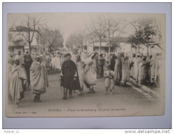 CPA   AFN   ALGERIE   BOUIRA   PLACE DE STRASBOURG  JOUR DE MARCHE