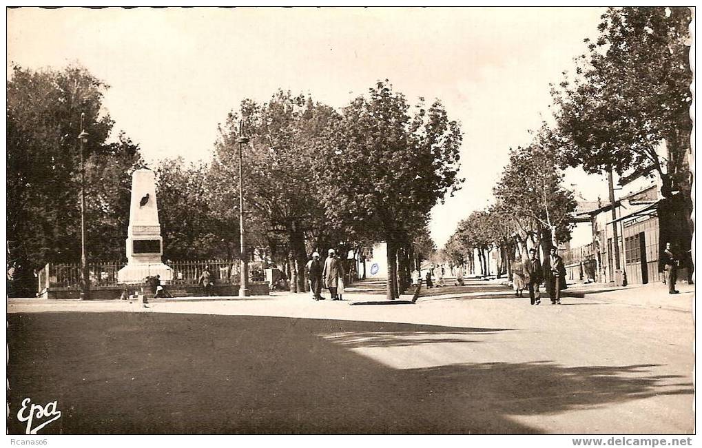 BOUIRA LE MONUMENT AUX MORTS