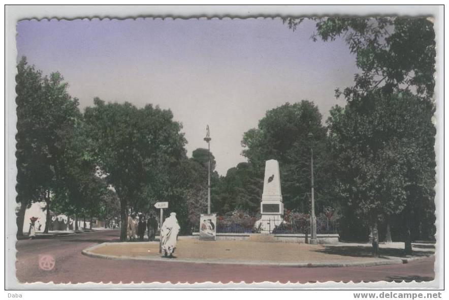 BOUIRA.  LE SQUARE ET LE MONUMENT AUX MORTS.  3.