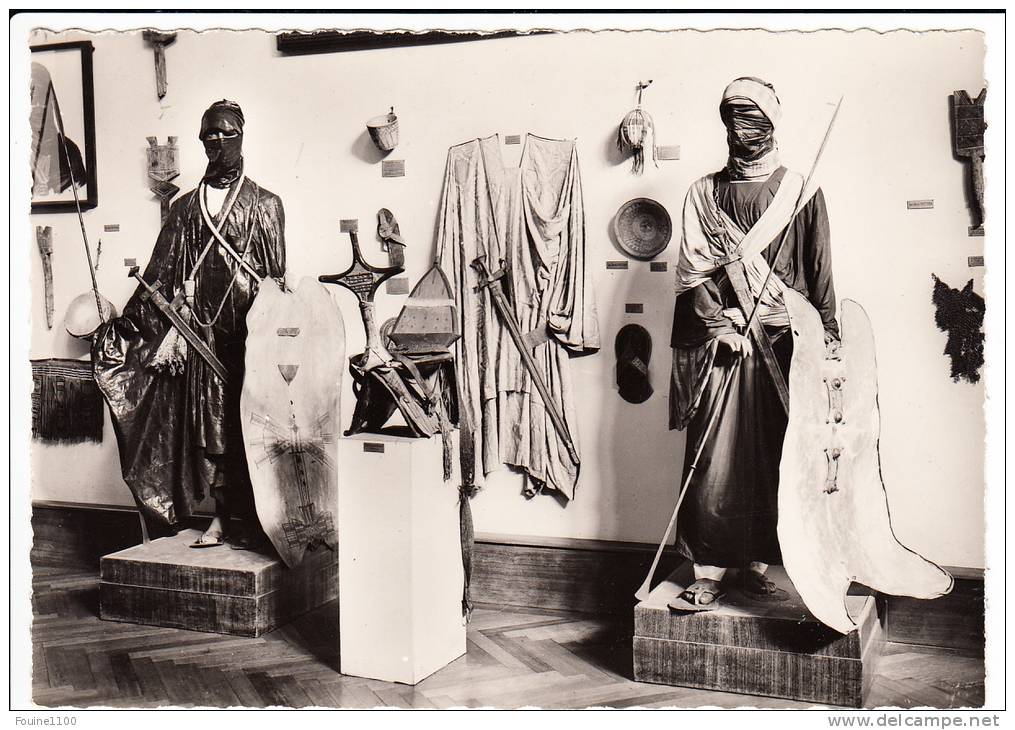 carte ( format 15 x 10,5 cm )  de paris musée de la france d outre mer  touareg du hoggar  ( recto verso )