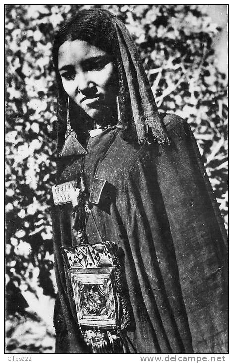 ETRAN 394 CPSM petit format    ALGERIE femme touarègue  une jeune targuia du hoggar    belle carte